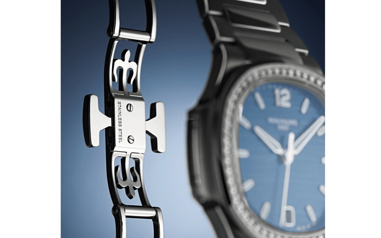 Patek Philippe,Nautilus 35.20mm,35.20mm,Stainless Steel,Blue,Automatic,Day,45hours,7118,7118/1200A-001
