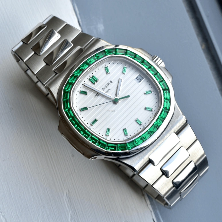 Patek Philippe,Nautilus 40mm,40mm,Platinum,White,Automatic,Day,45hours,5711,5711/113P-010
