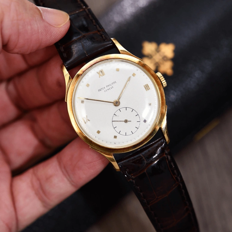 Patek Philippe,Calatrava 36mm,36mm,Yellow Gold,White,Handwound,Sapphire,Crystal Glass,Round,1589J