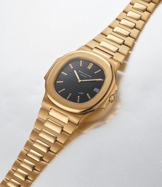 Patek Philippe,Nautilus 40mm,40mm,Yellow Gold,Black,Automatic,Day,38hours,3700J