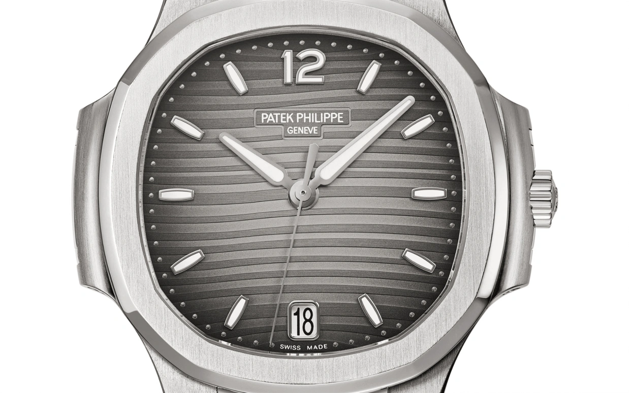 Patek Philippe,Nautilus 35.20mm,35.20mm,Stainless Steel,Grey,Automatic,Day,45hours,7118,7118/1A-011
