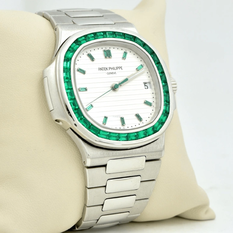Patek Philippe,Nautilus 40mm,40mm,Platinum,White,Automatic,Day,45hours,5711,5711/113P-010