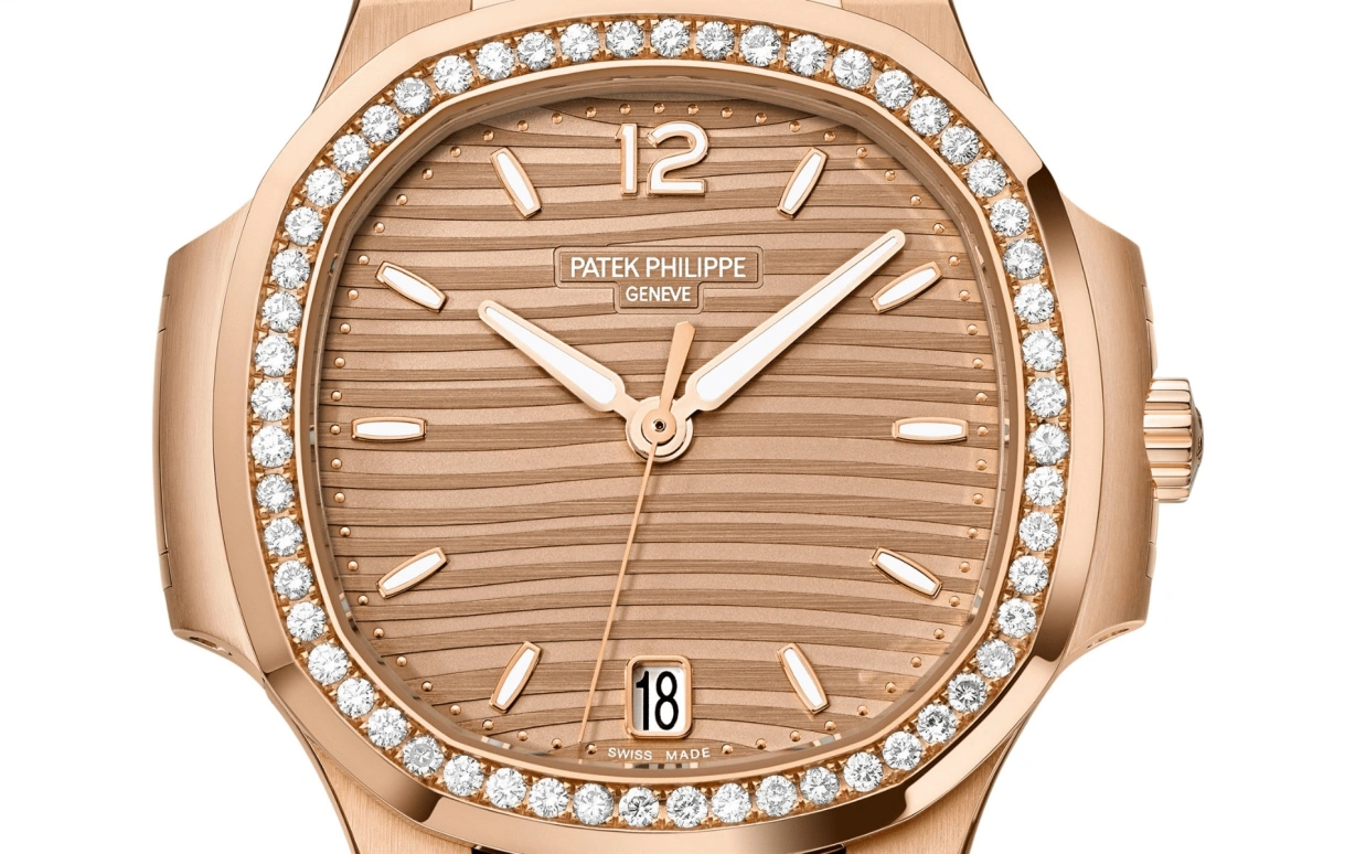 Patek Philippe,Nautilus 35.20mm,35.20mm,Rose Gold,Champagne,Automatic,Day,45hours,7118,7118/1200R-010