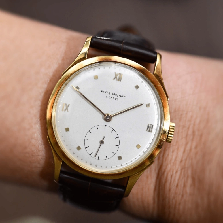 Patek Philippe,Calatrava 36mm,36mm,Yellow Gold,White,Handwound,Sapphire,Crystal Glass,Round,1589J
