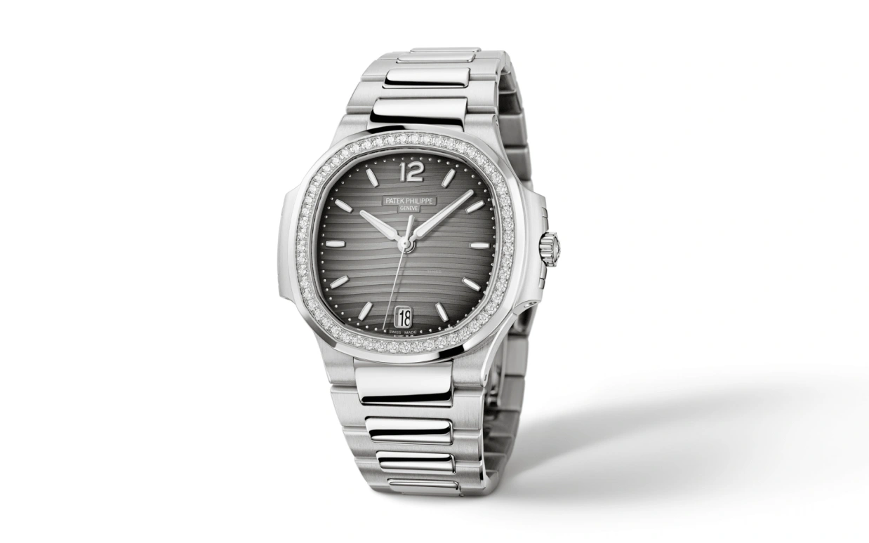 Patek Philippe,Nautilus 35.20mm,35.20mm,Stainless Steel,Gradient,Black,Automatic,Day,45hours,7118,7118/1200A-011