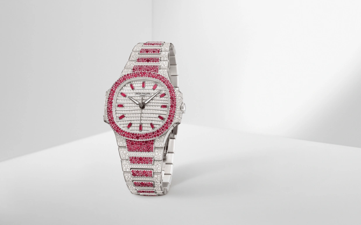 Patek Philippe,Nautilus 35.20mm,35.20mm,White Gold,Silver White,Automatic,45hours,In-house Caliber,7118,7118/1452G-001
