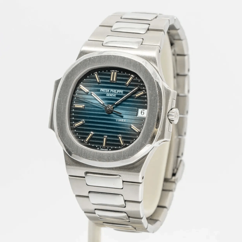 Patek Philippe,Nautilus 34mm,34mm,Stainless Steel,Black,Automatic,Day,In-house Caliber,3800,3800/1A-010