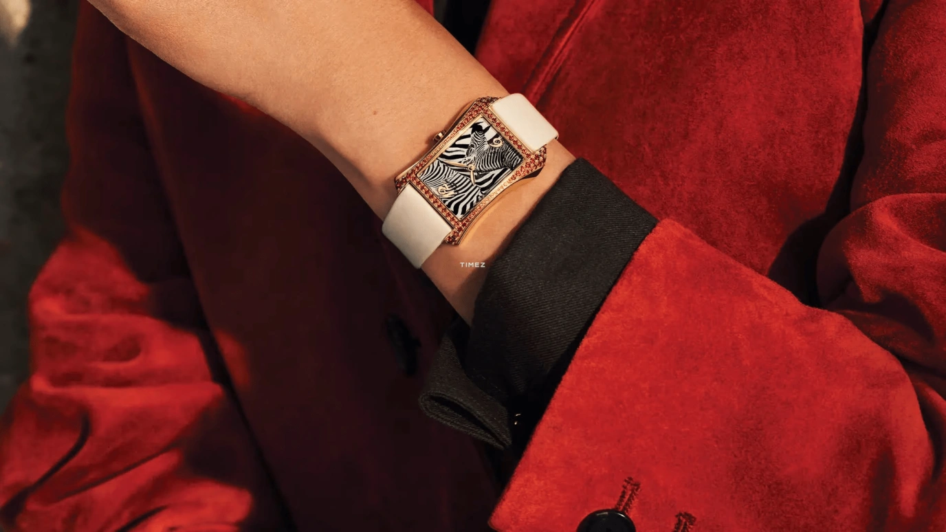 Patek Philippe,Gondolo 28.60x40.85mm,28.60x40.85mm,Rose Gold,Dual,Black,White,Quartz,In-house Caliber,Sapphire,Crystal Glass,4962,4962/200R-010