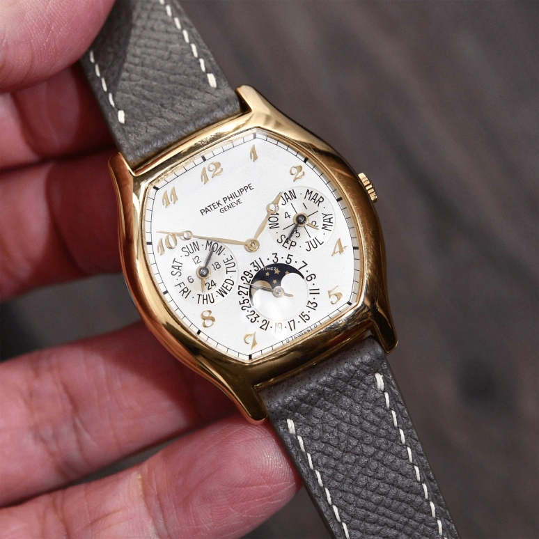 Patek Philippe,Grand Complications 35x42mm,35x42mm,Yellow Gold,White,Automatic,Moonphase,Perpetual Calendar,Leap Year,Month,In-house Caliber,Sapphire,Crystal Glass,5040J