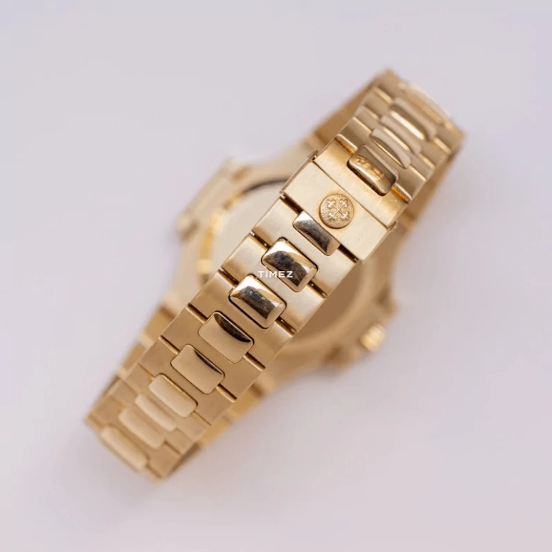Patek Philippe,Nautilus 37mm,37mm,Yellow Gold,Gold,Automatic,Day,In-house Caliber,3800,3800/2J