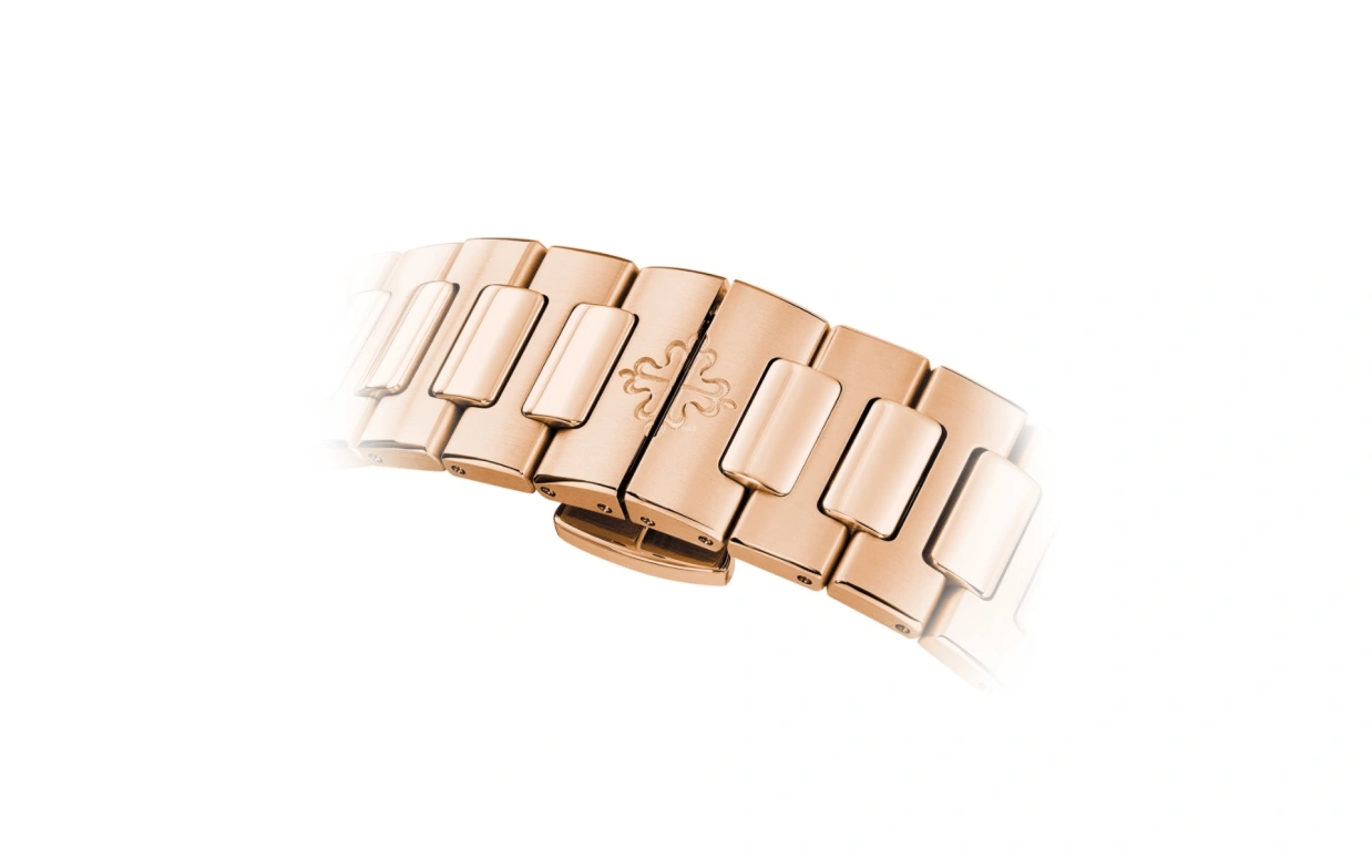 Patek Philippe,Nautilus 35.20mm,35.20mm,Rose Gold,Champagne,Automatic,Day,45hours,7118,7118/1200R-010