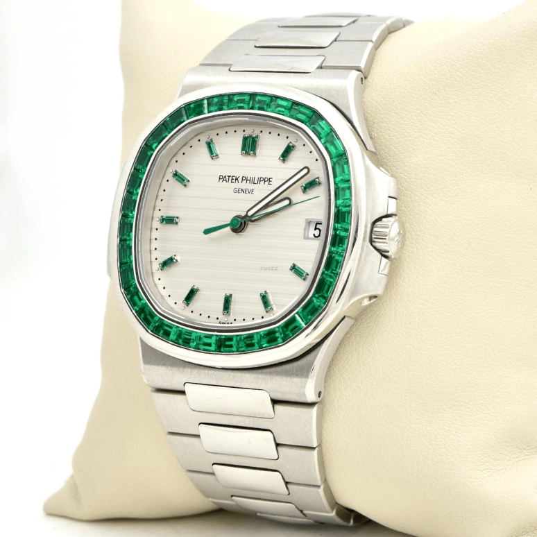 Patek Philippe,Nautilus 40mm,40mm,Platinum,White,Automatic,Day,45hours,5711,5711/113P-010