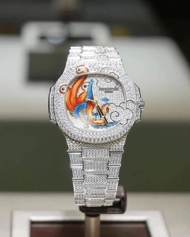Patek Philippe,Nautilus 40mm,40mm,White Gold,Silver,Multi-Color,Automatic,45hours,In-house Caliber,5720,5720/2G-001