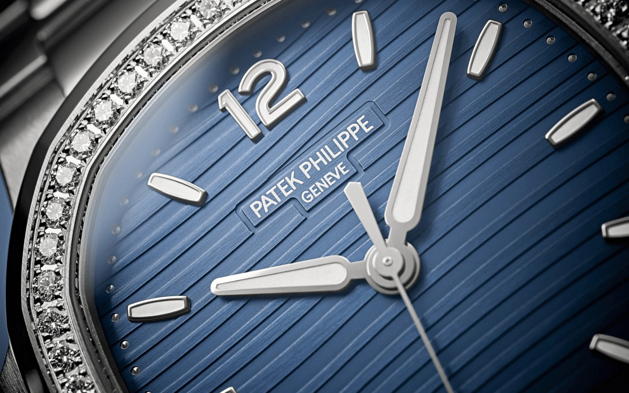 Patek Philippe,Nautilus 35.20mm,35.20mm,Stainless Steel,Blue,Automatic,Day,45hours,7118,7118/1200A-001