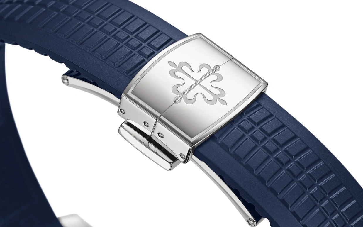 Patek Philippe,Aquanaut 42.20mm,42.20mm,White Gold,Blue,Automatic,45hours,In-house Caliber,Lisandro Martínez,Harry Kane,JJ Lin,5168G,5168G-001