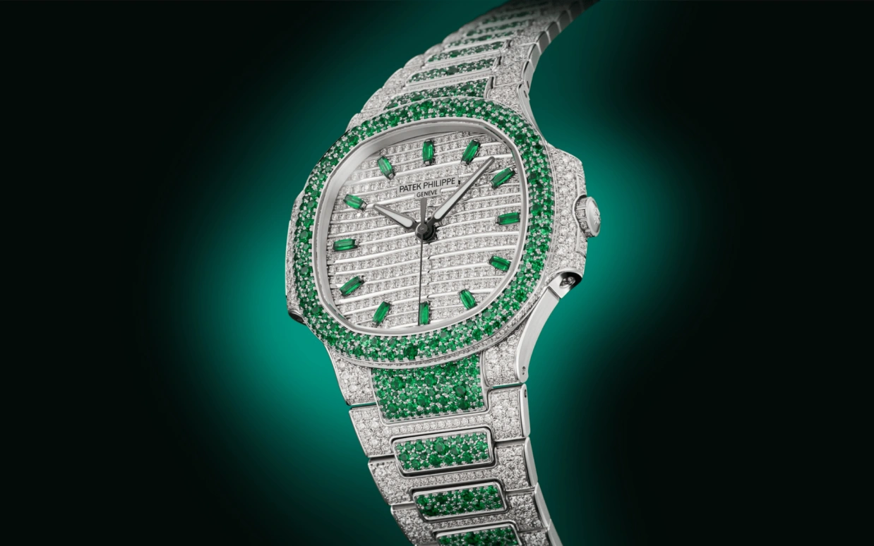 Patek Philippe,Nautilus 35.20mm,35.20mm,White Gold,Silver White,Automatic,45hours,In-house Caliber,7118,7118/1453G-001