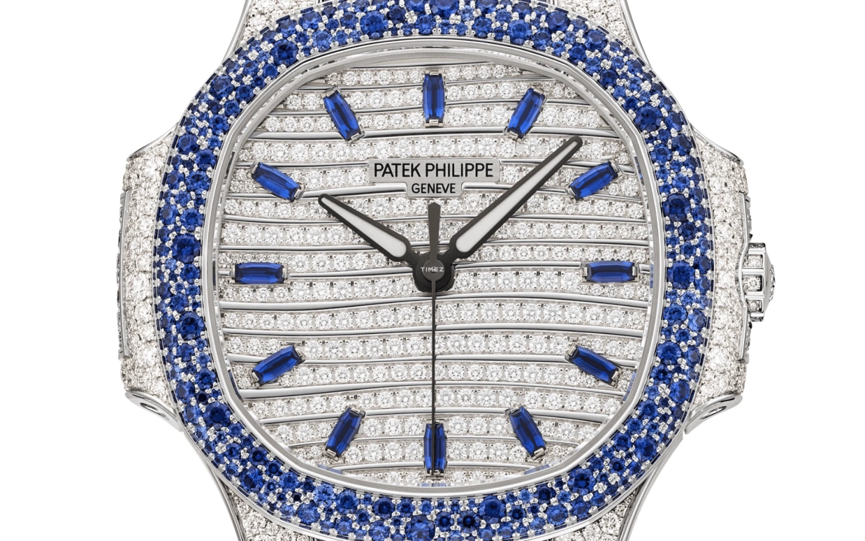 Patek Philippe,Nautilus 35.20mm,35.20mm,White Gold,Silver White,Automatic,45hours,In-house Caliber,7118,7118/1451G-001