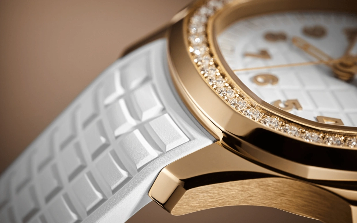 Patek Philippe,Aquanaut 38.80mm,38.80mm,Rose Gold,White,Quartz,In-house Caliber,Sapphire,5269,5269/200R-001