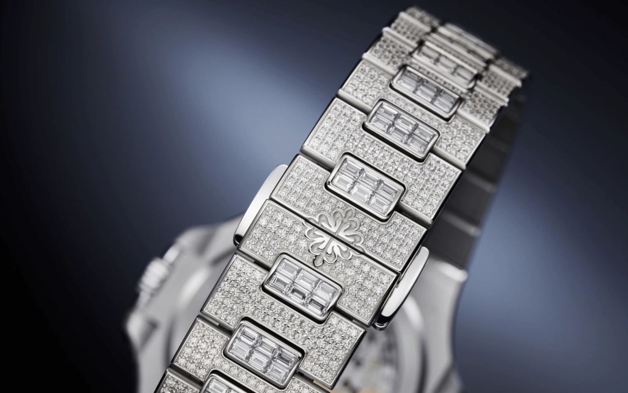 Patek Philippe,Nautilus 41mm,41mm,White Gold,Silver,Automatic,45hours,In-house Caliber,5811,5811/1460G-001