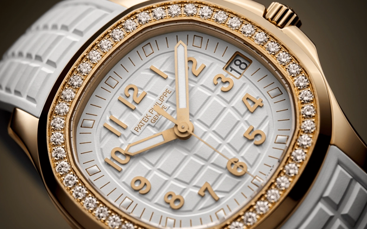 Patek Philippe,Aquanaut 38.80mm,38.80mm,Rose Gold,White,Automatic,Day,45hours,Rawan Bin Hussain,5268,5268/200R-001