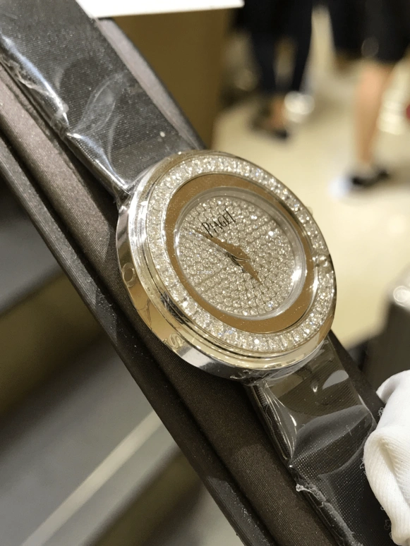 Piaget,Possession 29mm,29mm,White Gold,Silver,Quartz,In-house Caliber,Sapphire,Crystal Glass,G0A36189