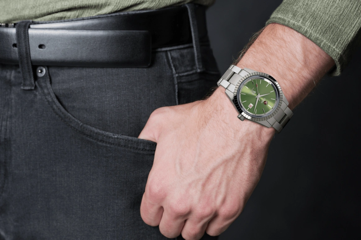 Rado,HyperChrome 42mm,42mm,Stainless Steel,Green,Automatic,Day,80hours,R33101314