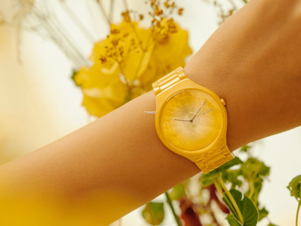 Rado,True Thinline 39mm,39mm,Ceramic,Gradient,Yellow,Quartz,In-house Caliber,Sapphire,Crystal Glass,R27122252