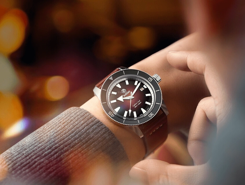 Rado,Captain Cook 42mm,42mm,Stainless Steel,Gradient,Black,In-house Caliber,Sapphire,R32105353