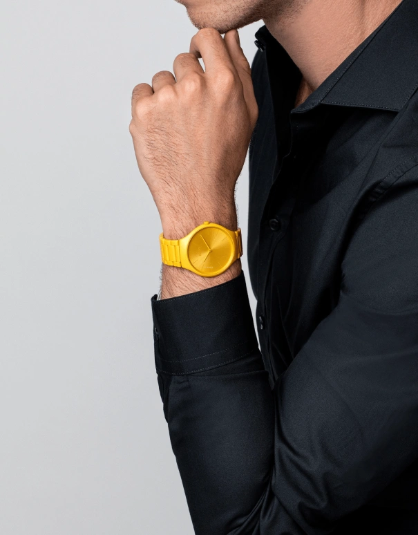 Rado,True Thinline 39mm,39mm,Ceramic,Yellow,Quartz,In-house Caliber,Sapphire,Crystal Glass,R27093632
