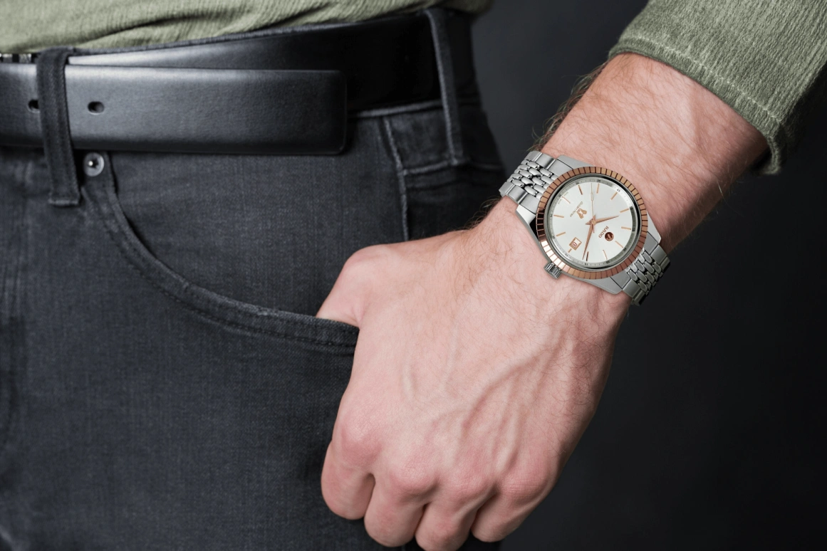 Rado,HyperChrome 41.80mm,41.80mm,Stainless Steel,White,Automatic,Day,80hours,R33100013