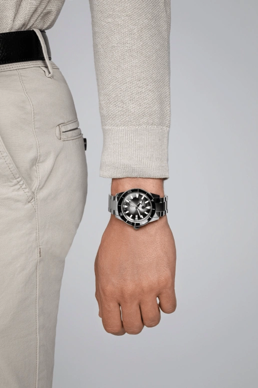 Rado,Captain Cook 42mm,42mm,Ceramic,Stainless Steel,Black,Automatic,Date,Anti-magnetic,R32105153
