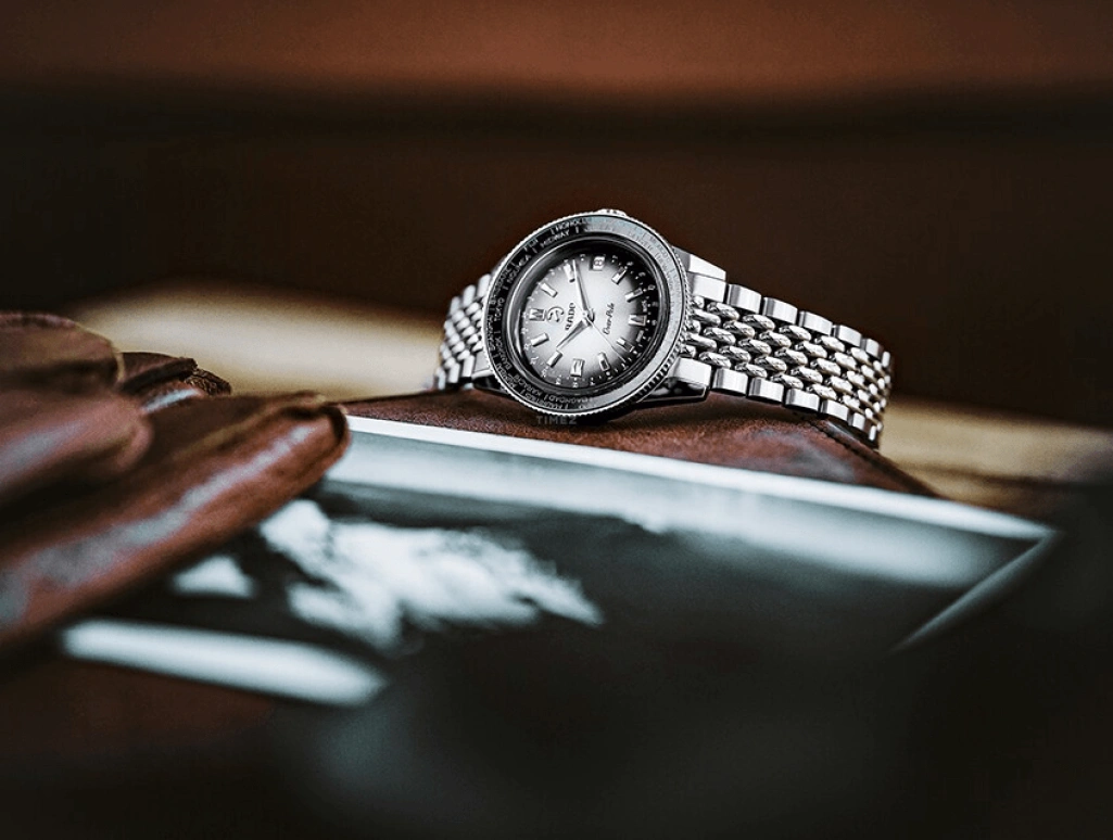 Rado,Captain Cook 37mm,37mm,Stainless Steel,Gradient,Luminous,White,Black,Silver,Green,World Time,跳分,In-house Caliber,R32116158