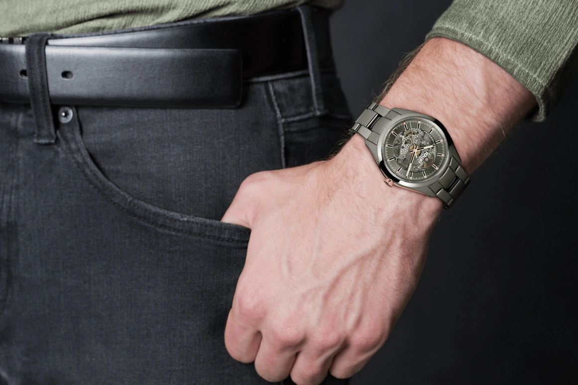 Rado,HyperChrome 42mm,42mm,Ceramic,Stainless Steel,Grey,Transparent,Automatic,80hours,In-house Caliber,R32021102