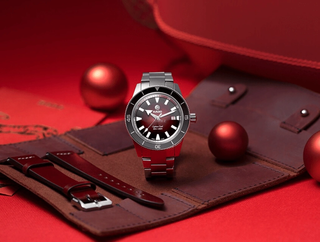 Rado,Captain Cook 42mm,42mm,Stainless Steel,Gradient,Black,In-house Caliber,Sapphire,R32105353