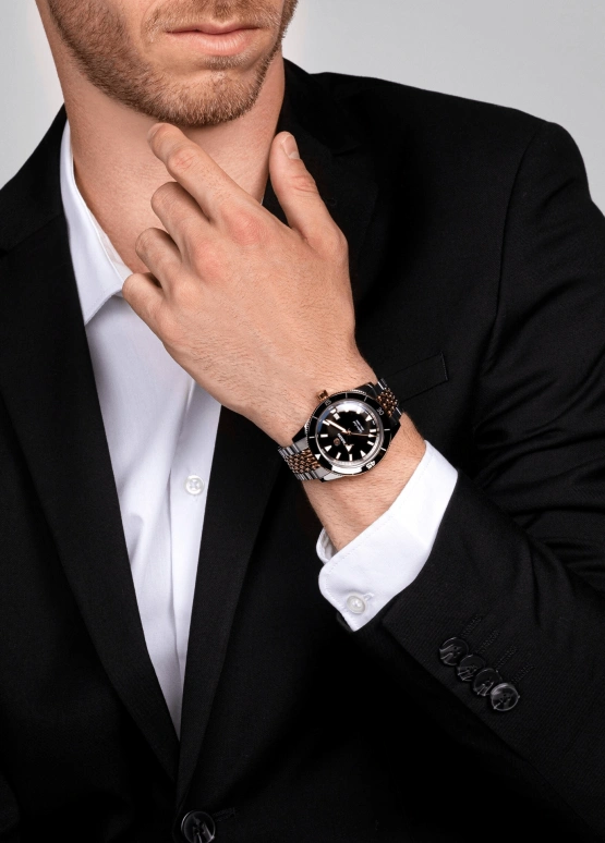 Rado,Captain Cook 42mm,42mm,Stainless Steel,Black,Automatic,Day,In-house Caliber,R32138153
