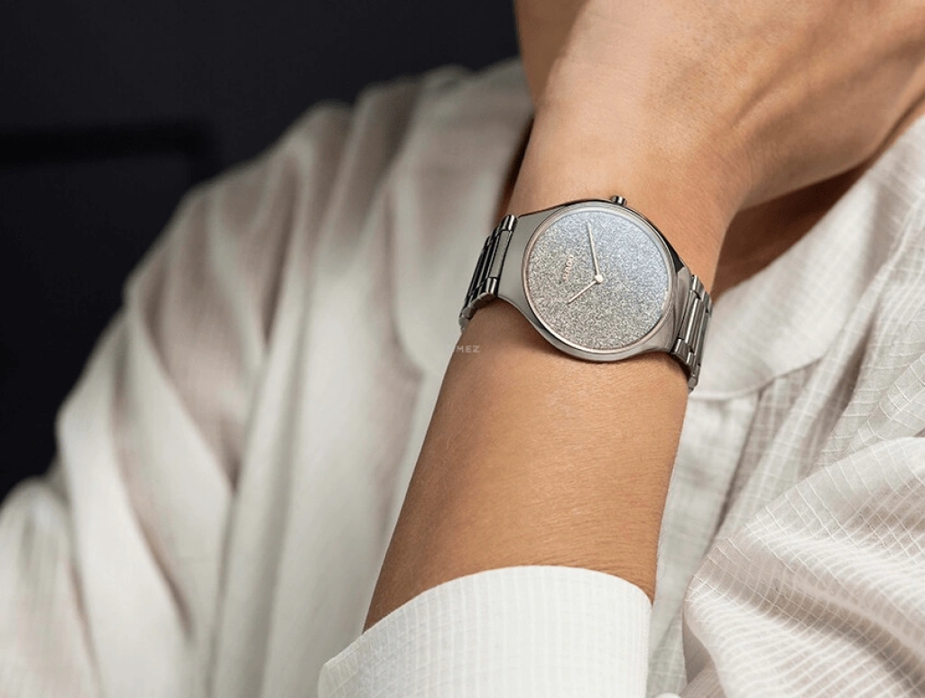 Rado,True Thinline 39mm,39mm,Ceramic,Grey,Quartz,In-house Caliber,Sapphire,Crystal Glass,R27010102