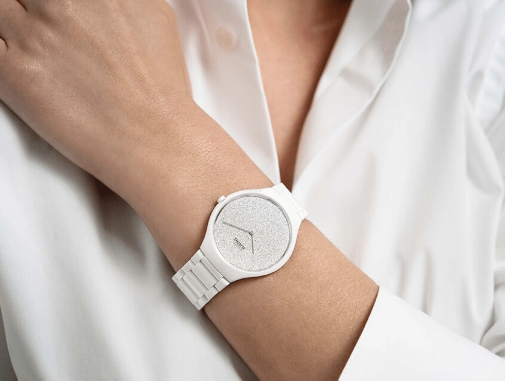Rado,True Thinline 39mm,39mm,Ceramic,Silver,Grey,Quartz,In-house Caliber,Sapphire,R27007092