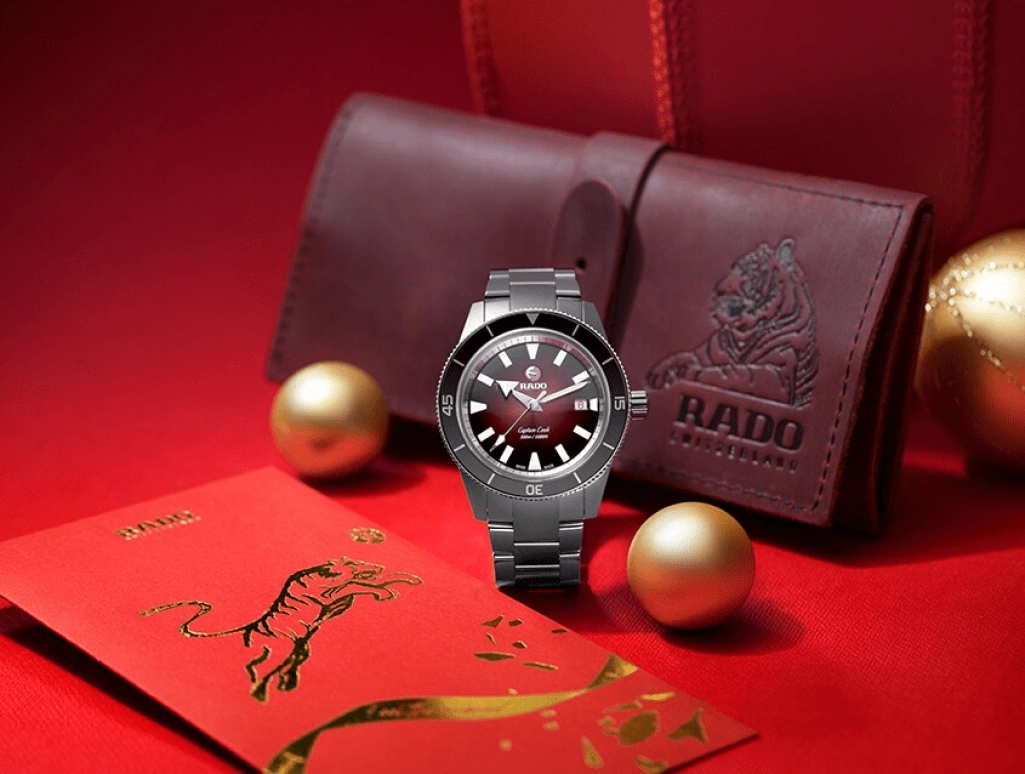 Rado,Captain Cook 42mm,42mm,Stainless Steel,Gradient,Black,In-house Caliber,Sapphire,R32105353