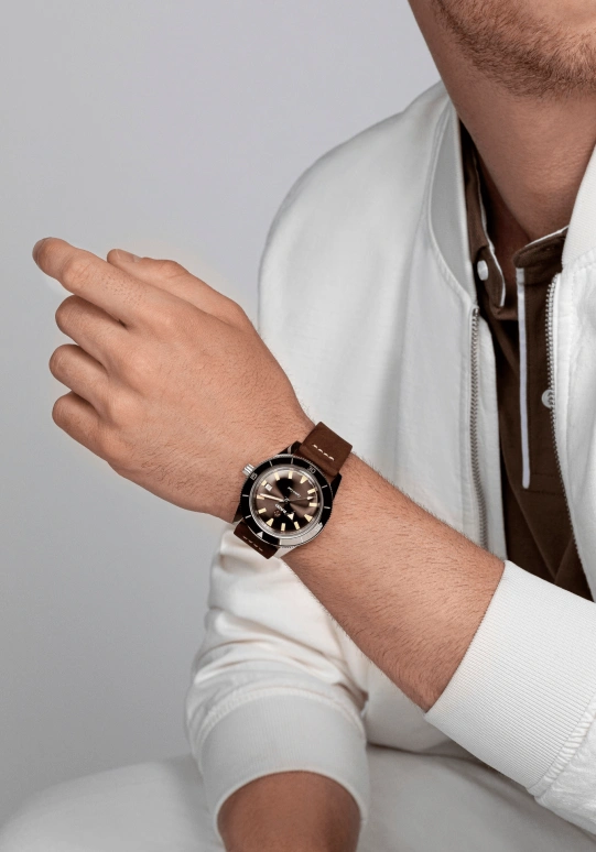 Rado,Captain Cook 42mm,42mm,Ceramic,Stainless Steel,Brown,Automatic,Date,Anti-magnetic,R32505305