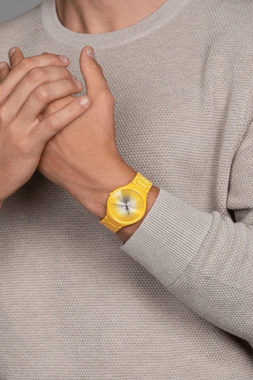 Rado,True Thinline 39mm,39mm,Ceramic,Gradient,Yellow,Quartz,In-house Caliber,Sapphire,Crystal Glass,R27122252