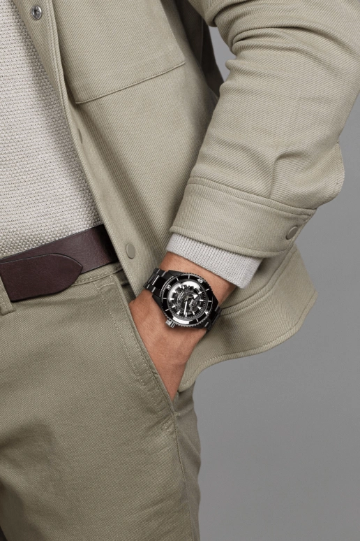 Rado,Captain Cook 43mm,43mm,Ceramic,Black,Automatic,80hours,In-house Caliber,R32127152