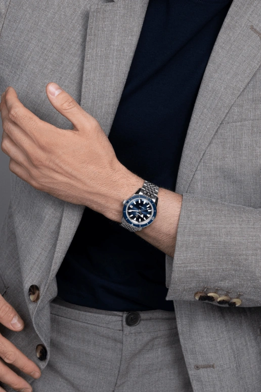 Rado,Captain Cook 37.30mm,37.30mm,Stainless Steel,Blue,Automatic,Date,Anti-magnetic,R32500203