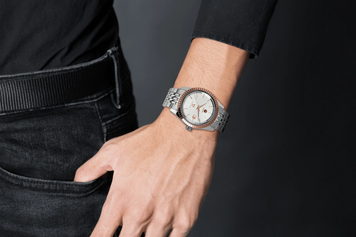 Rado,HyperChrome 41.80mm,41.80mm,Stainless Steel,White,Automatic,Day,80hours,R33100013