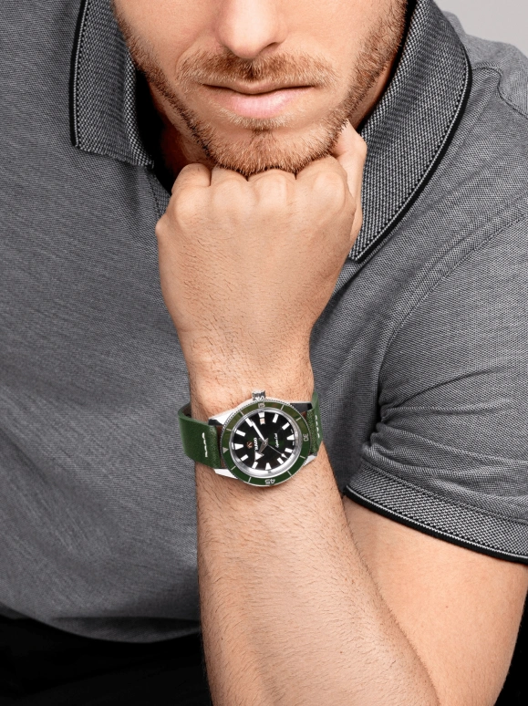 Rado,Captain Cook 42mm,42mm,Stainless Steel,Green,Automatic,Day,In-house Caliber,R32105319