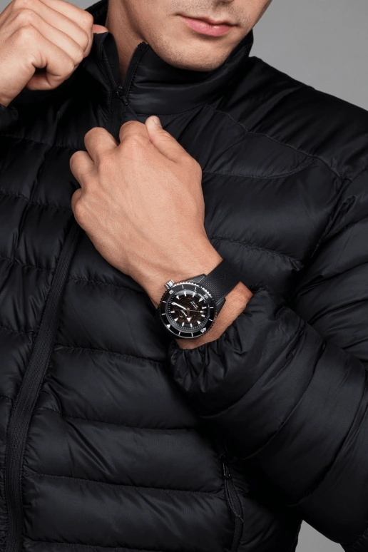 Rado,Captain Cook 43mm,43mm,Ceramic,Black,Automatic,80hours,In-house Caliber,R32127156