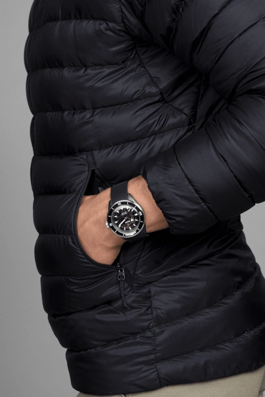 Rado,Captain Cook 43mm,43mm,Ceramic,Black,Automatic,80hours,In-house Caliber,R32127156