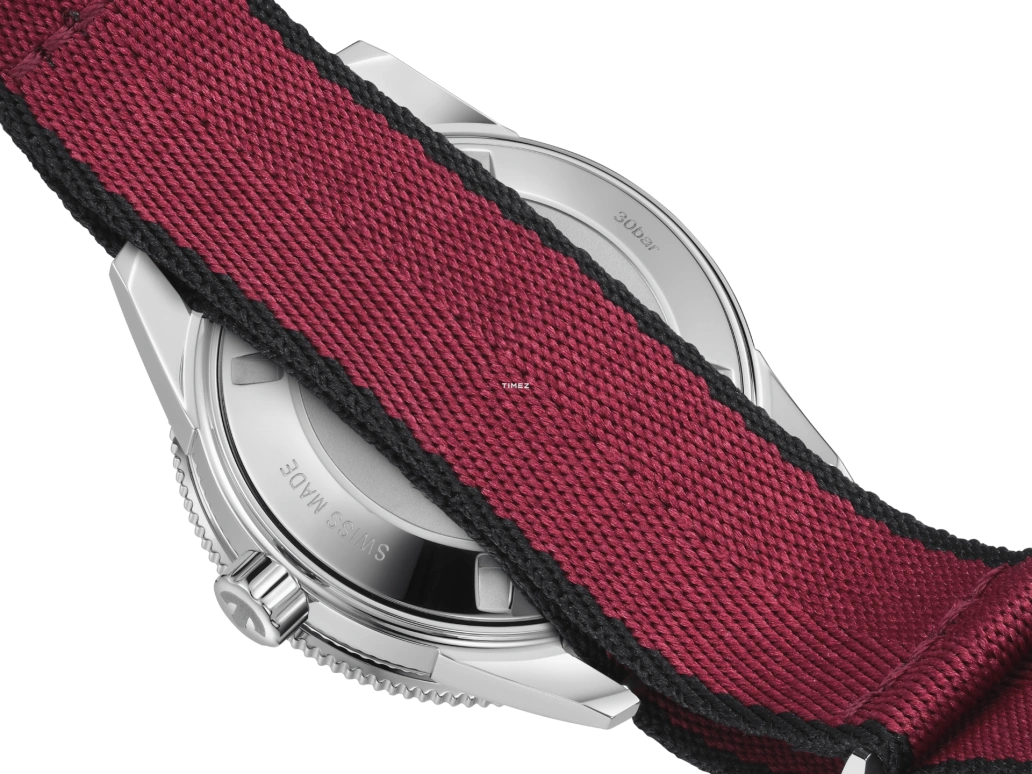 Rado,Captain Cook 39mm,39mm,Stainless Steel,Ceramic,Black,Gradient,Burgundy,Automatic,Day,Anti-magnetic,R32223408