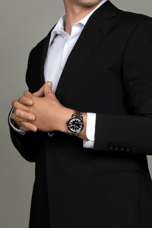 Rado,Captain Cook 42mm,42mm,Stainless Steel,Black,Automatic,Day,In-house Caliber,R32137153