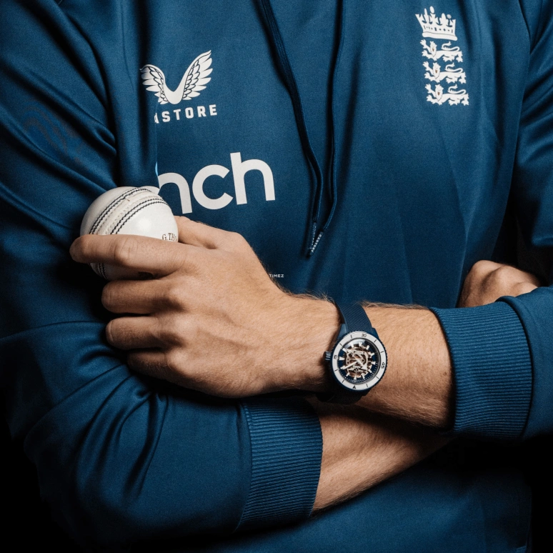 Rado,Captain Cook 43mm,43mm,Ceramic,Transparent,Blue,Automatic,80hours,In-house Caliber,R32153208