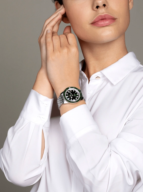 Rado,Captain Cook 37.30mm,37.30mm,Stainless Steel,Green,Automatic,Date,Anti-magnetic,R32500323